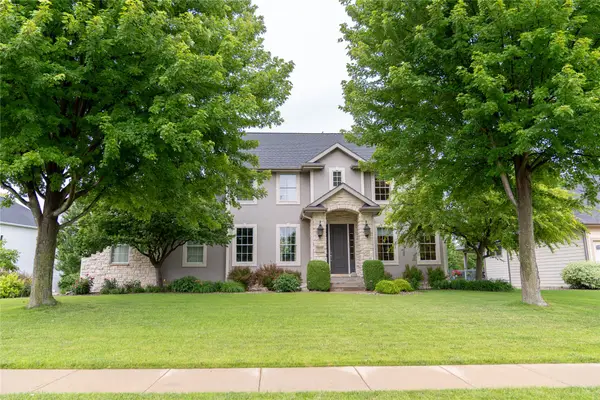 16849 Aurora Court, Clive, IA 50325