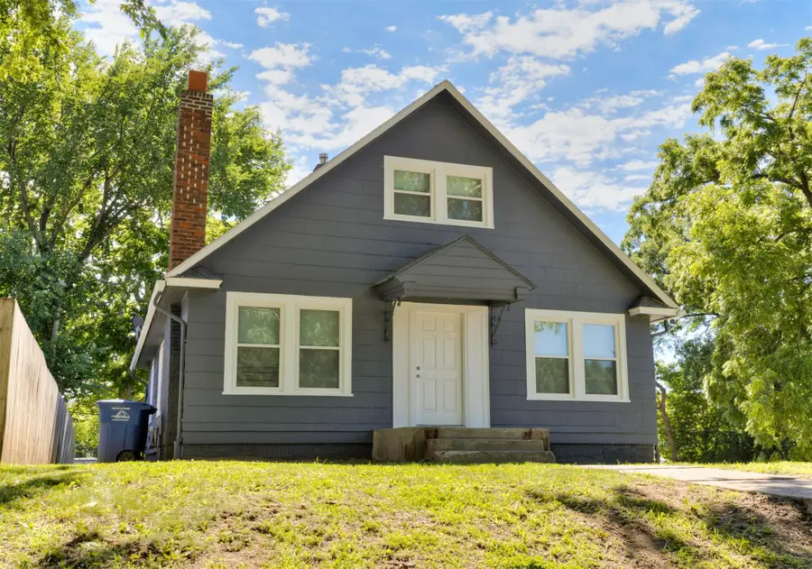 3203 7th Street, Des Moines, IA 50313 - #3