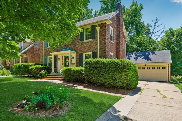 4724 Pleasant Street, Des Moines, IA 50312