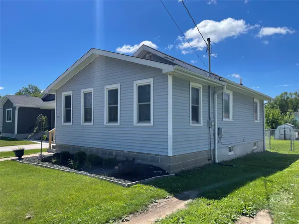 2735 E Elm Street, Des Moines, IA 50317