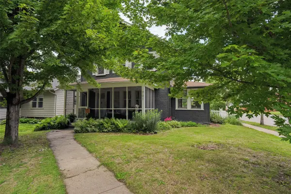 701 45th Place, Des Moines, IA 50312
