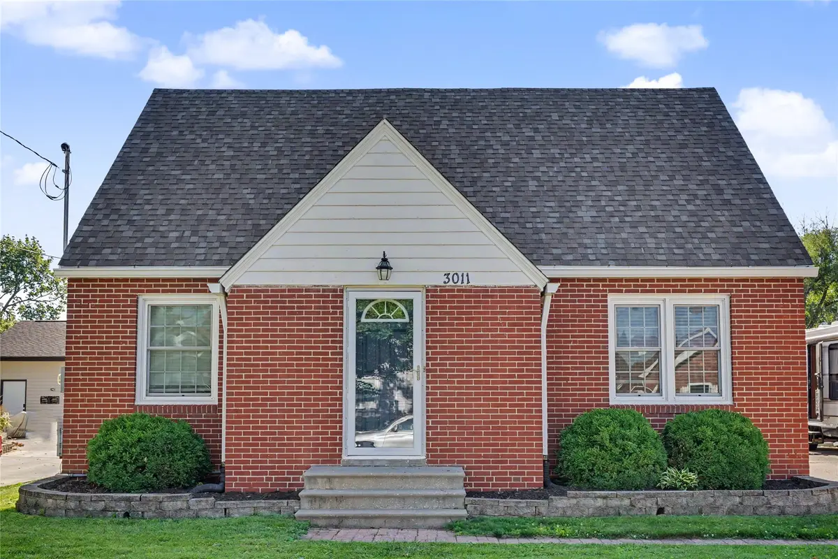 3011 48th Street, Des Moines, IA 50310 - #1