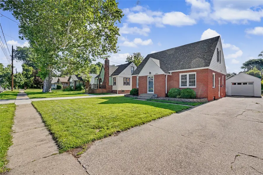 3011 48th Street, Des Moines, IA 50310 - #2