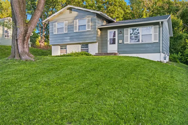 2754 Holcomb Avenue, Des Moines, IA 50310