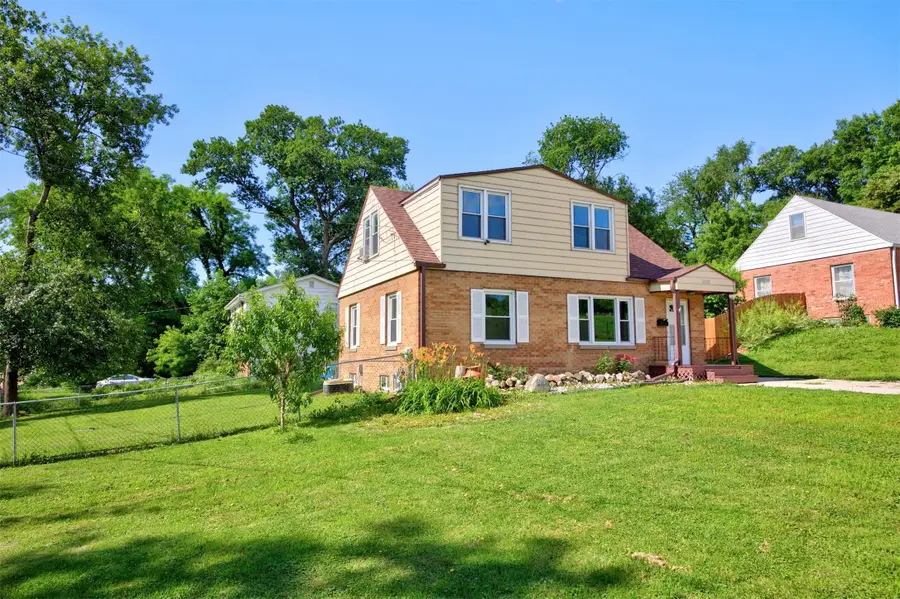 6002 Rollins Avenue, Des Moines, IA 50312 - #3