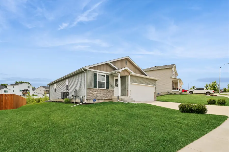 5637 Brook View Avenue, Des Moines, IA 50317 - #2