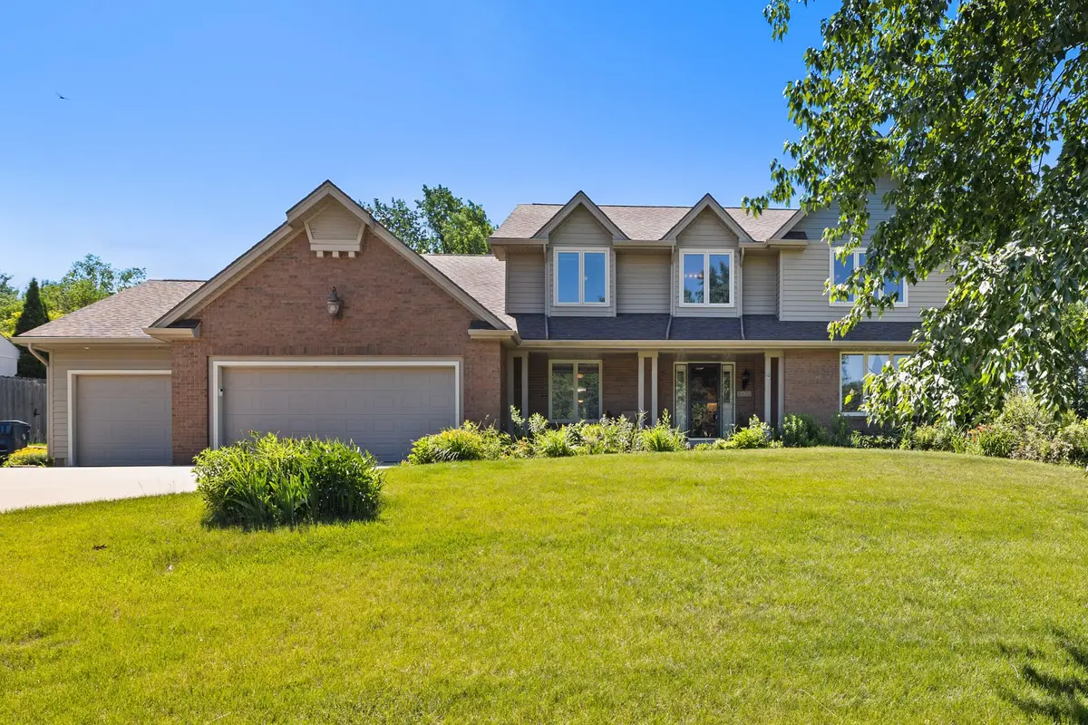 8620 Horton Circle, Urbandale, IA 50322 - #1