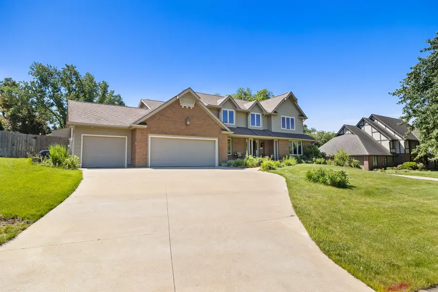 8620 Horton Circle, Urbandale, IA 50322 - #2