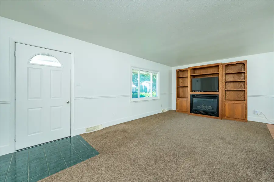 6800 Holcomb Avenue, Urbandale, IA 50322 - #3
