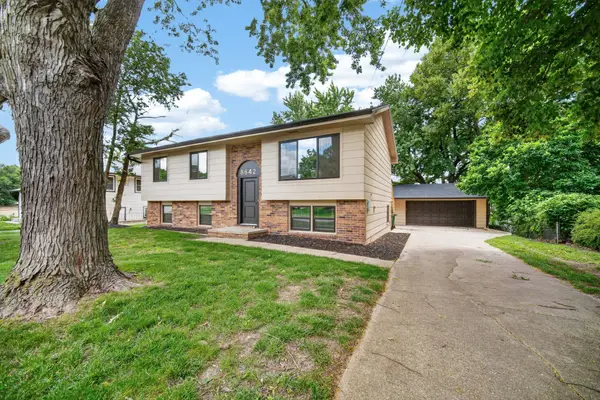 8642 Sunny Hill Drive, Clive, IA 50325
