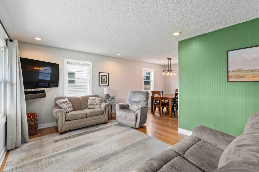 2712 Richmond Avenue, Des Moines, IA 50317 - #2