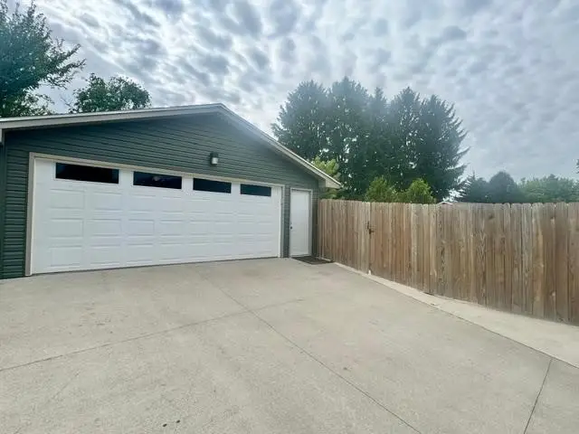 3240 SE 20th Street, Des Moines, IA 50320 - #3