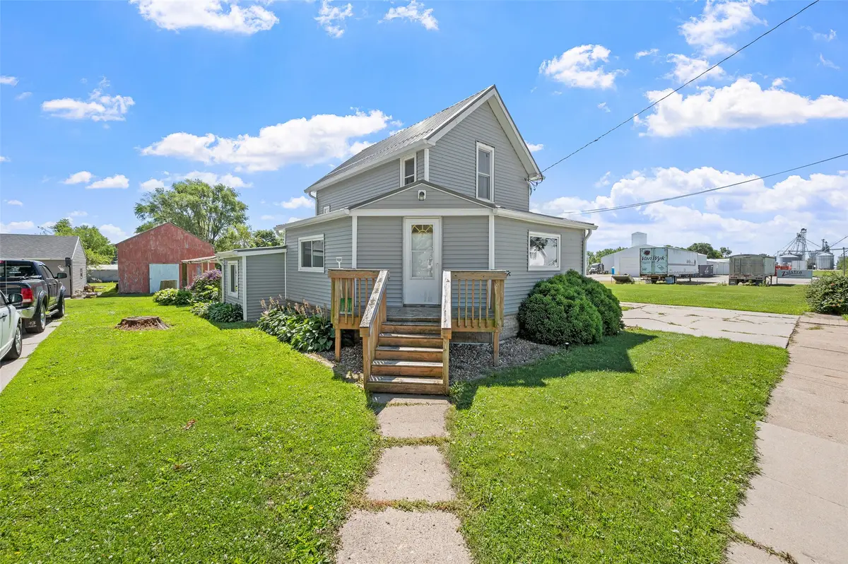 240 Park Street, Grinnell, IA 50112 - #1