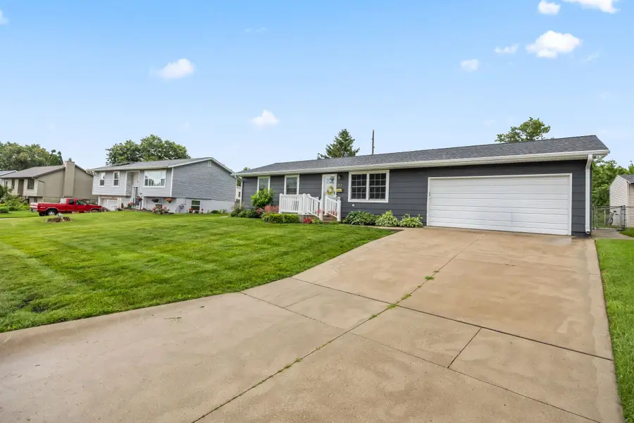 313 Thunderbird Drive, Marshalltown, IA 50158 - #2