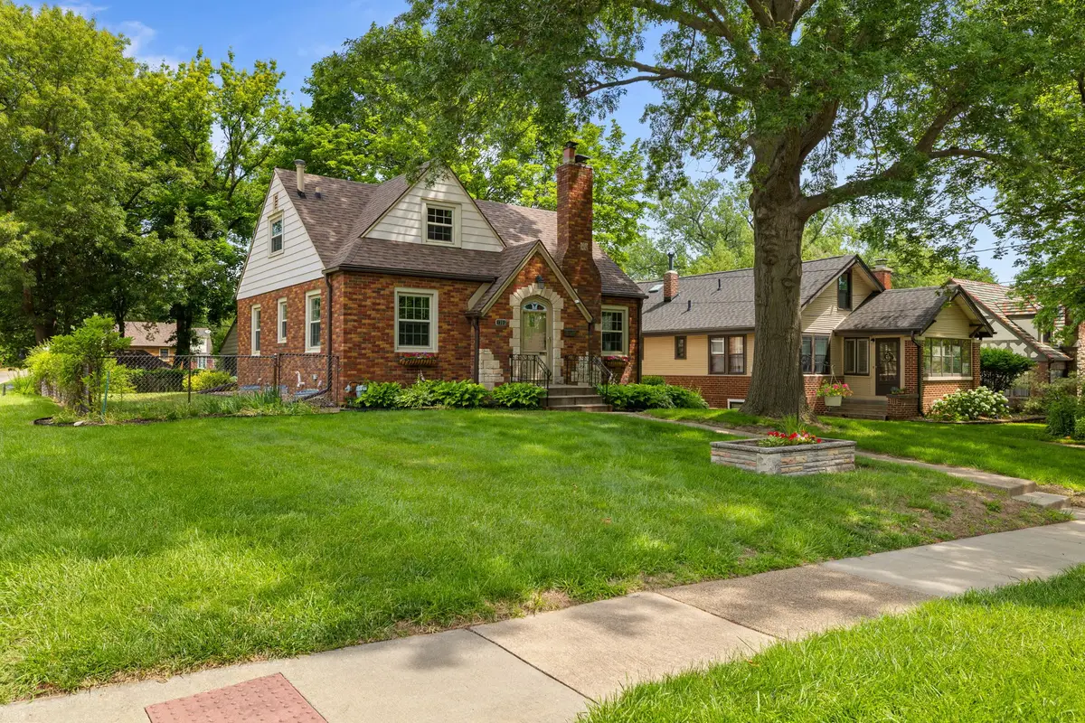 1305 Creston Avenue, Des Moines, IA 50315 - #1