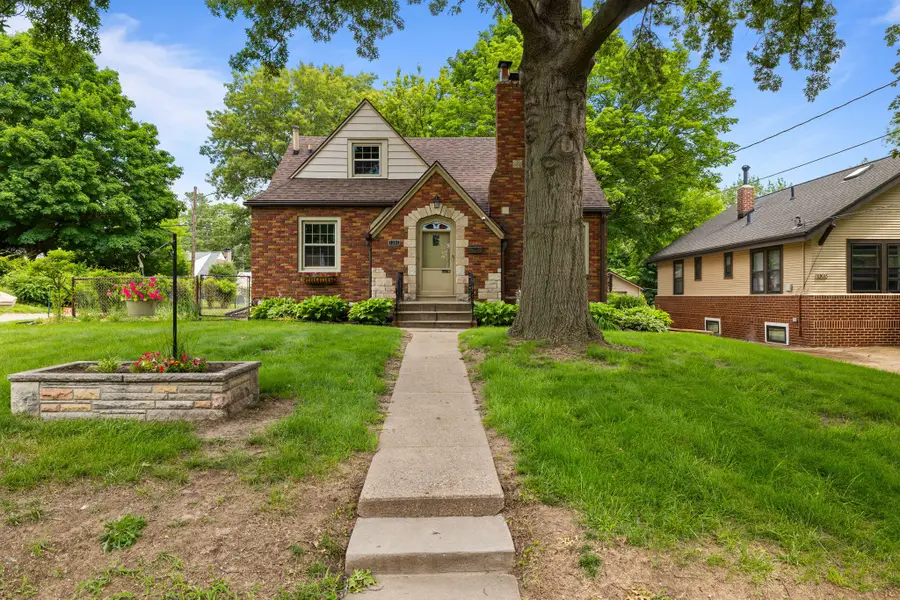 1305 Creston Avenue, Des Moines, IA 50315 - #2