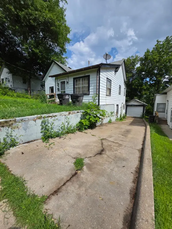 23 Hillside Avenue, Des Moines, IA 50315