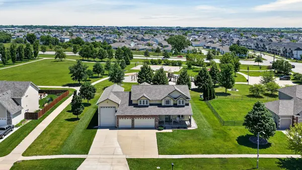2215 SW Woodland Drive, Ankeny, IA 50023