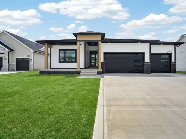 270 NW Copperleaf Court, Waukee, IA 50263