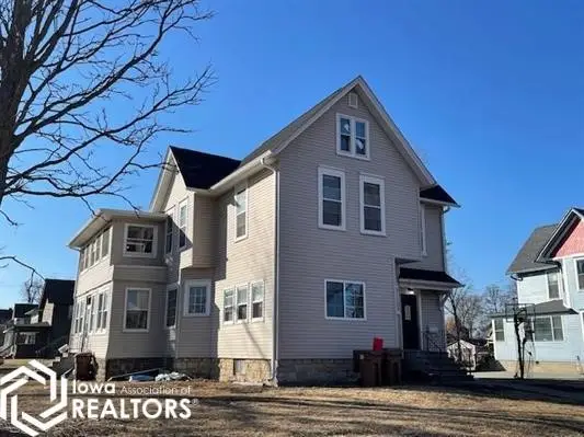 821 8th Street, Grinnell, IA 50112 - #1