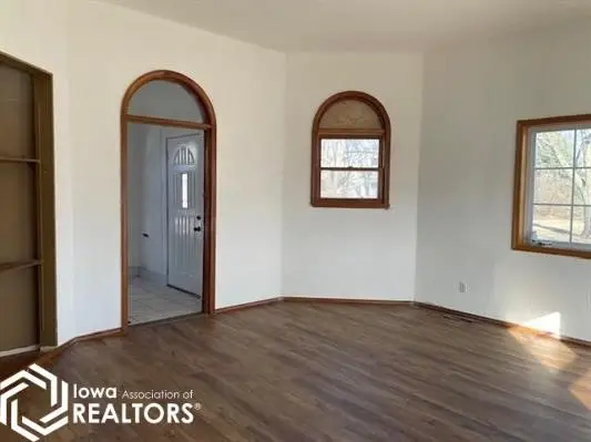 821 8th Street, Grinnell, IA 50112 - #2