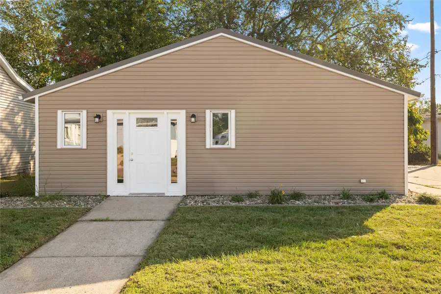 105 S 6th Street, Adel, IA 50003 - #2