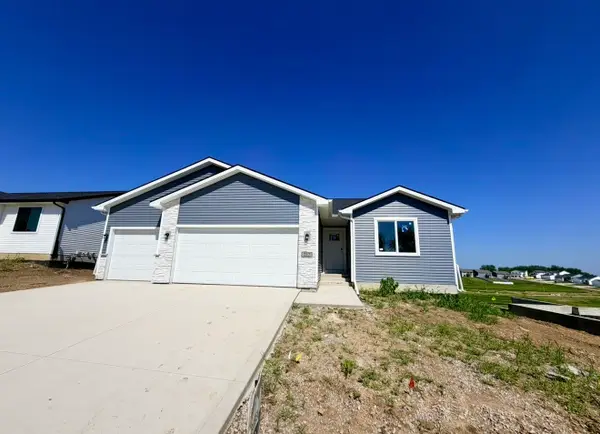 212 S Walnut Drive, Norwalk, IA 50211