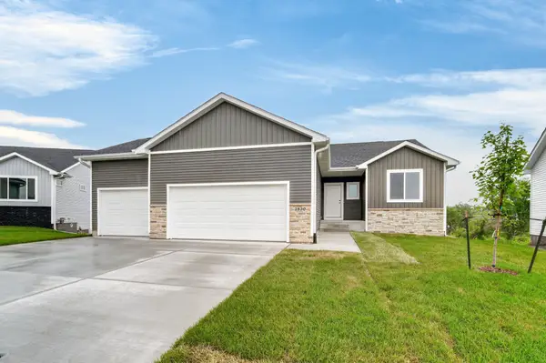 2830 Prairieside Place, Norwalk, IA 50211