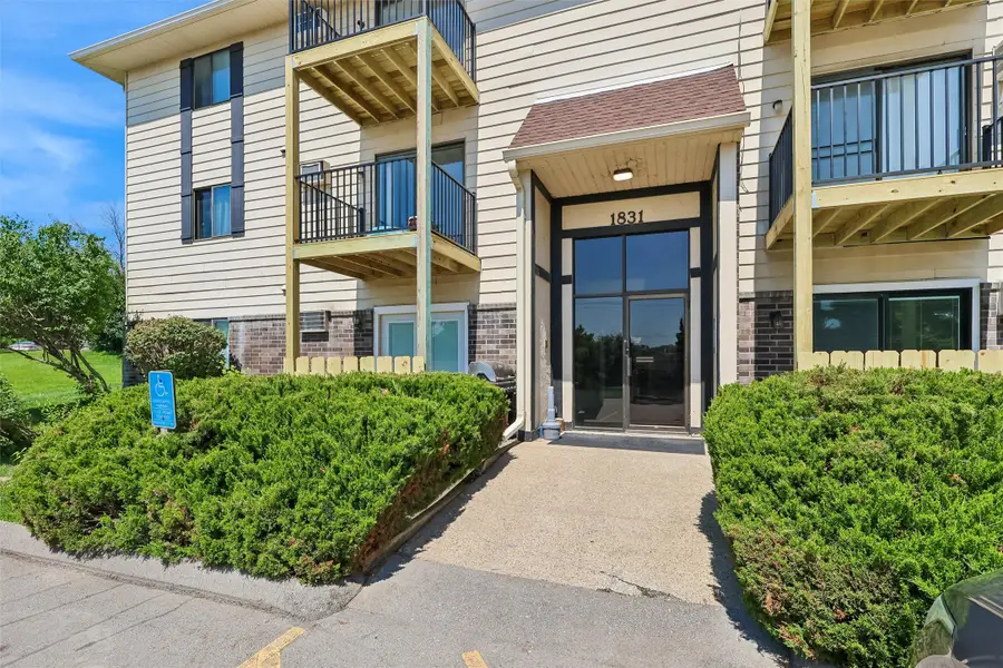 1831 Fuller Road #13, West Des Moines, IA 50265 - #2