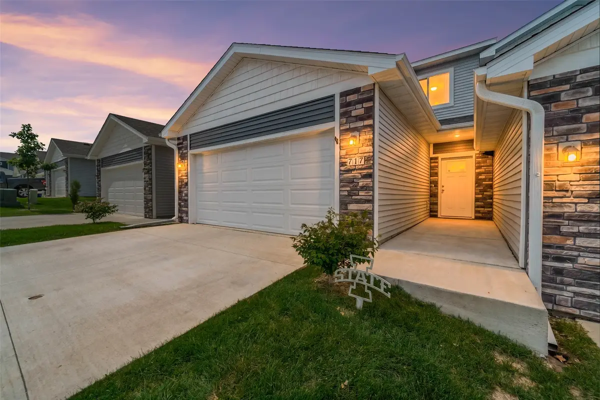 717 Greenwell Place, Norwalk, IA 50211 - #1