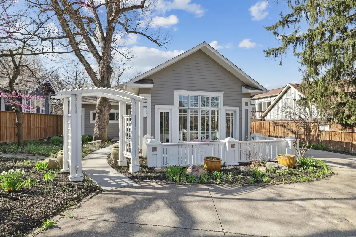 5740 Walnut Hill Avenue, Des Moines, IA 50312 - #1