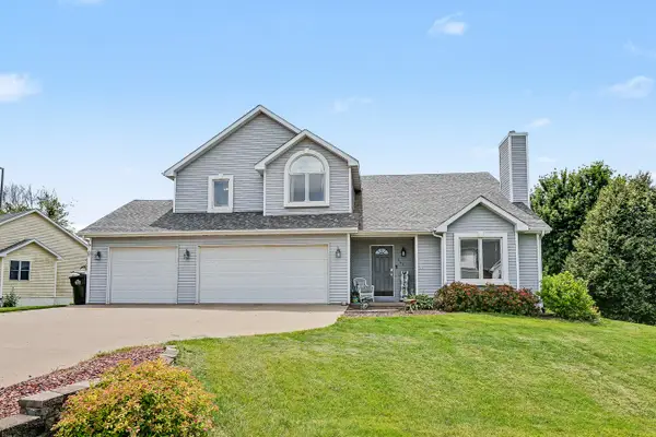 945 202nd Avenue, Pella, IA 50219