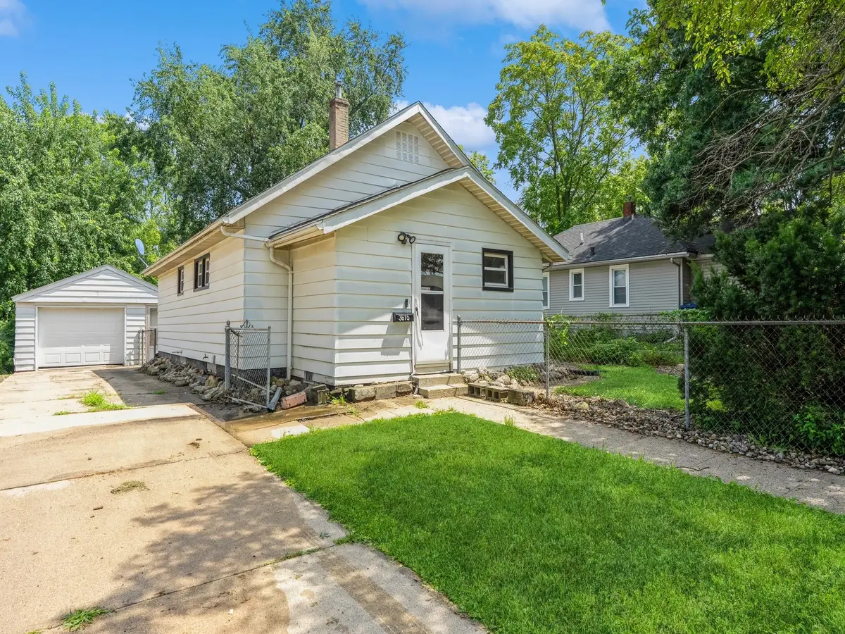 3615 Cambridge Street, Des Moines, IA 50313 - #1