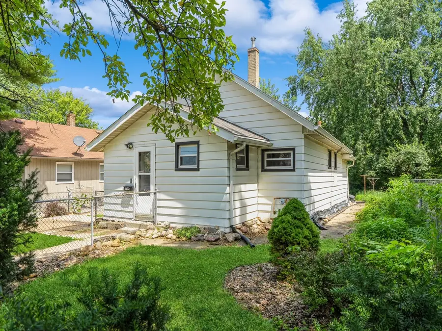 3615 Cambridge Street, Des Moines, IA 50313 - #2