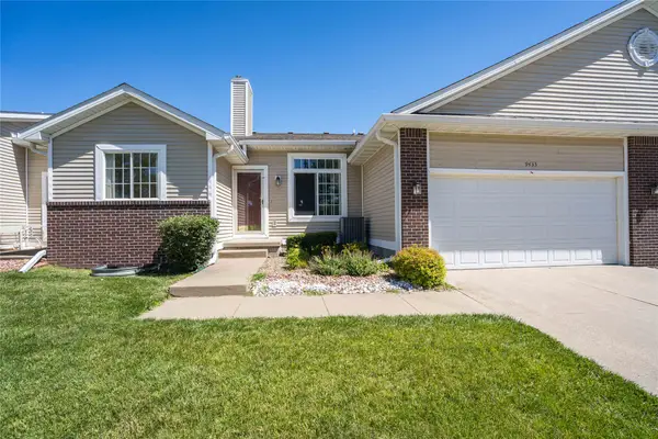 9433 Maple Lane, Johnston, IA 50131