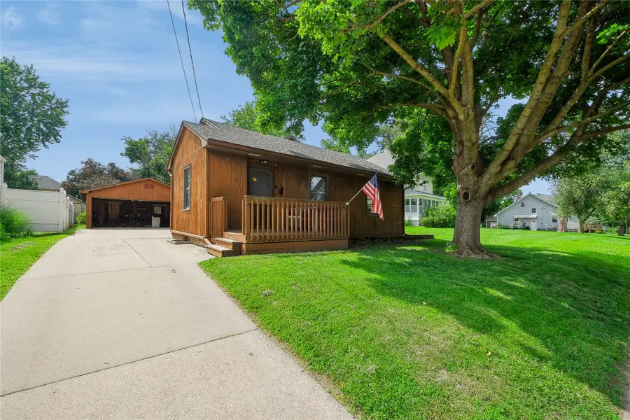 911 W 4th Street S, Newton, IA 50208 - #2