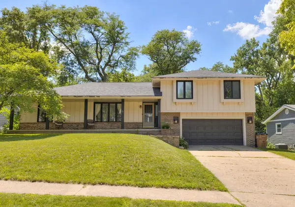1572 NW 109th Street, Clive, IA 50325