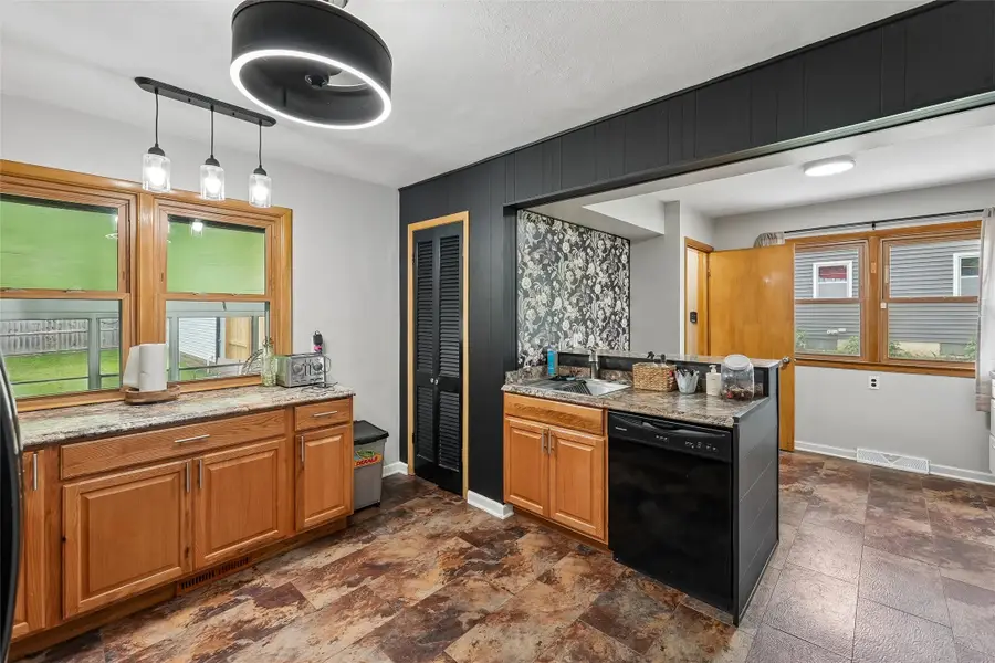 5903 SW 14th Street, Des Moines, IA 50315 - #3