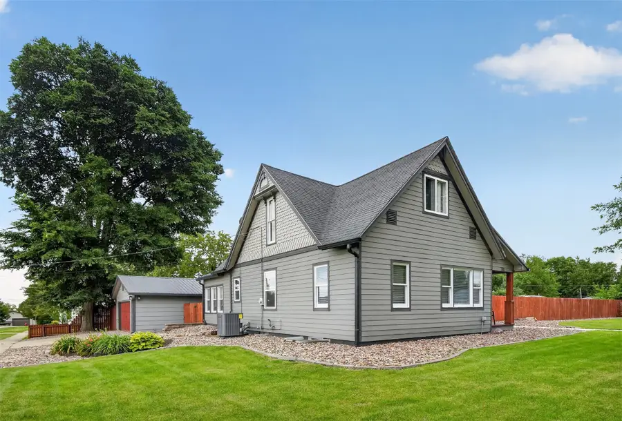 313 Oak Avenue Ne, Mitchellville, IA 50169 - #2
