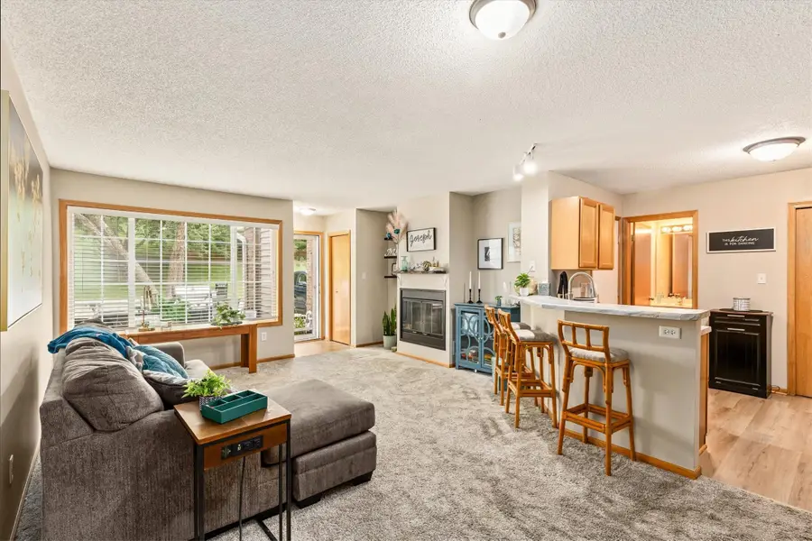 2265 Grand Avenue #4, West Des Moines, IA 50265 - #2