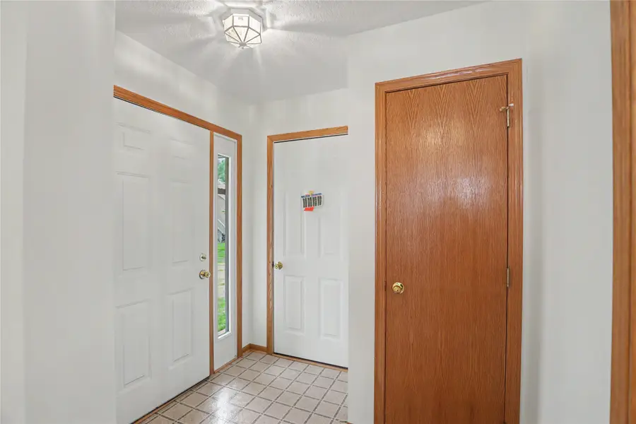 1121 10th Avenue Nw, Altoona, IA 50009 - #3