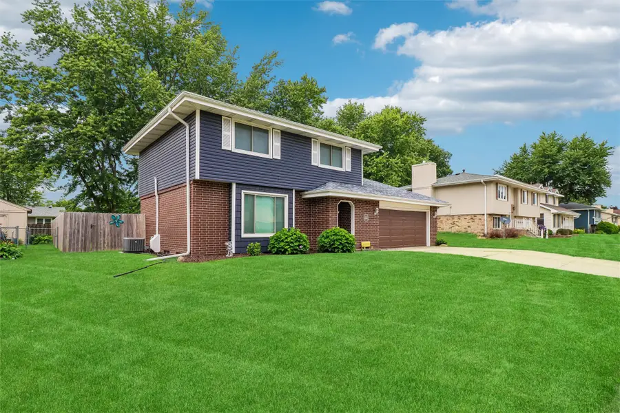 901 E 17th Street N, Newton, IA 50208 - #2