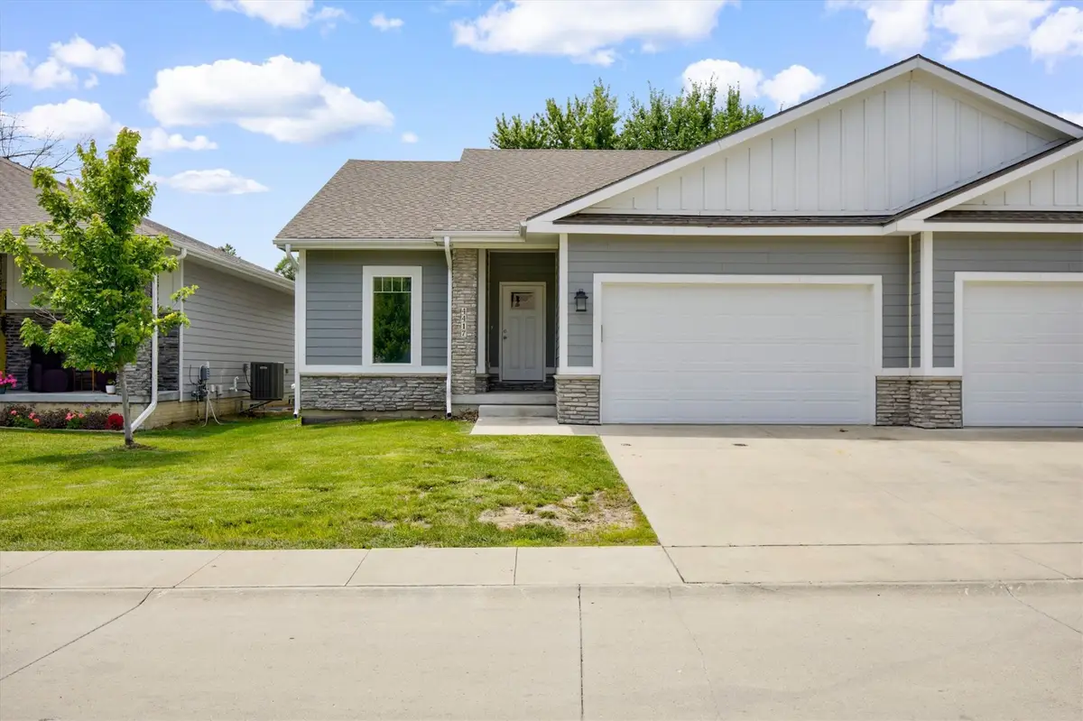 4417 Lower Beaver Road Road, Des Moines, IA 50310 - #1