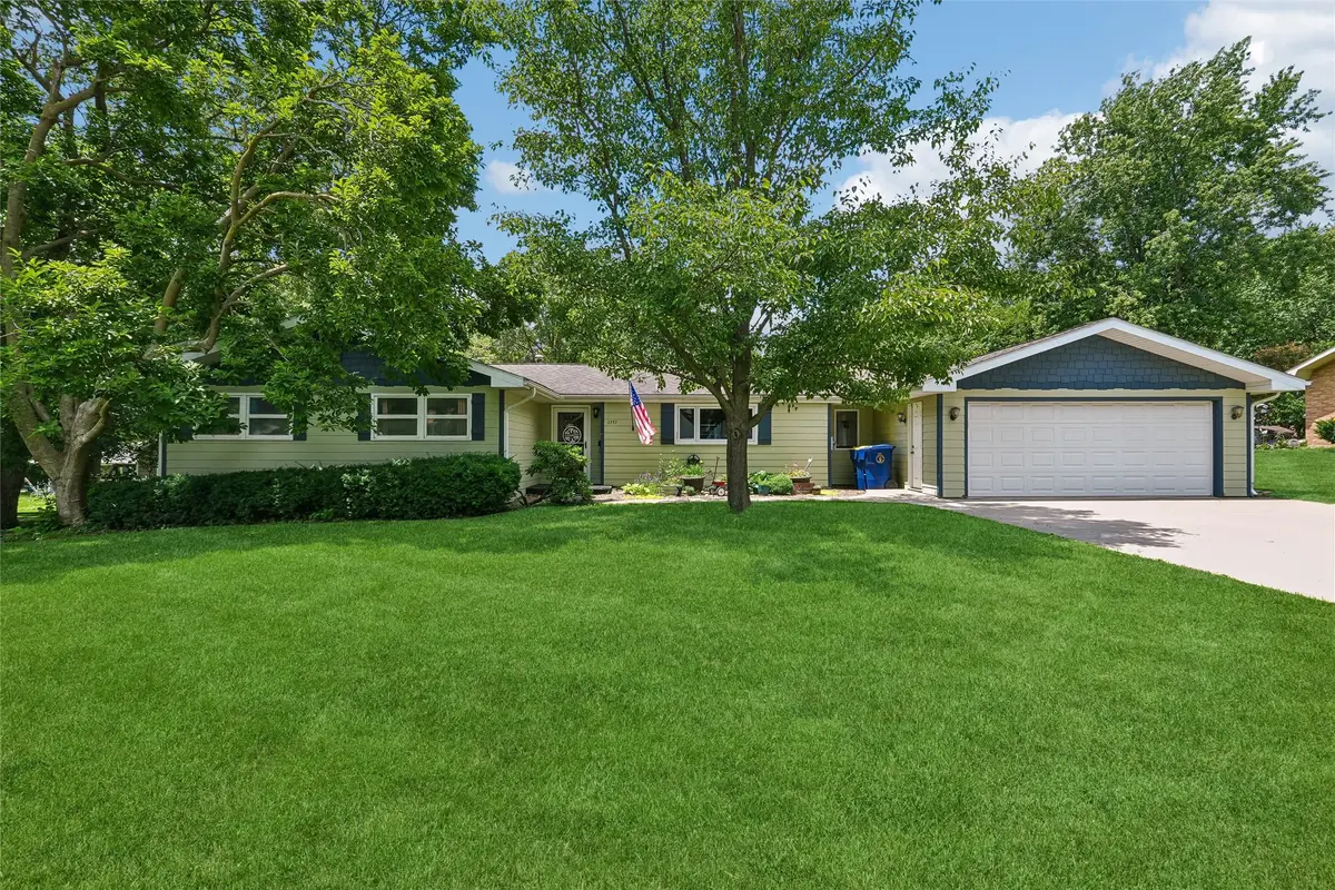 1351 Broadway Street, Pella, IA 50219 - #1