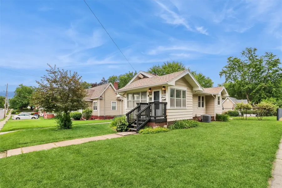 2701 30th Street, Des Moines, IA 50310 - #2
