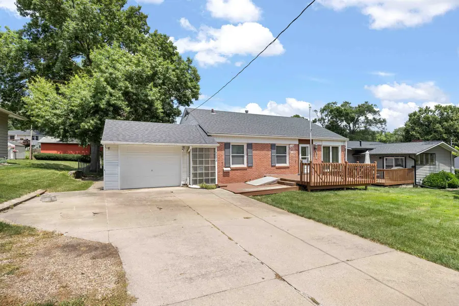 7113 Maple Drive, Urbandale, IA 50322 - #3