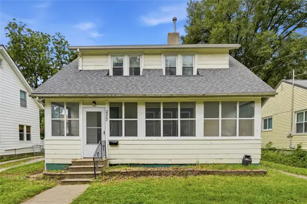 2322 E 11th Street, Des Moines, IA 50316