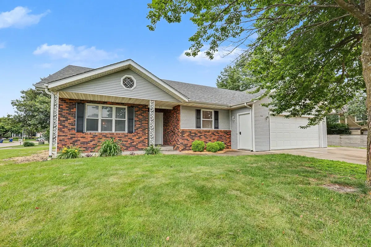 416 E 15th Street, Pella, IA 50219 - #1