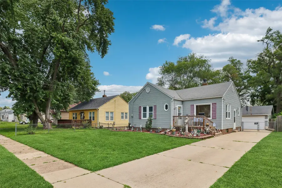 3835 E 8th Street, Des Moines, IA 50316 - #2