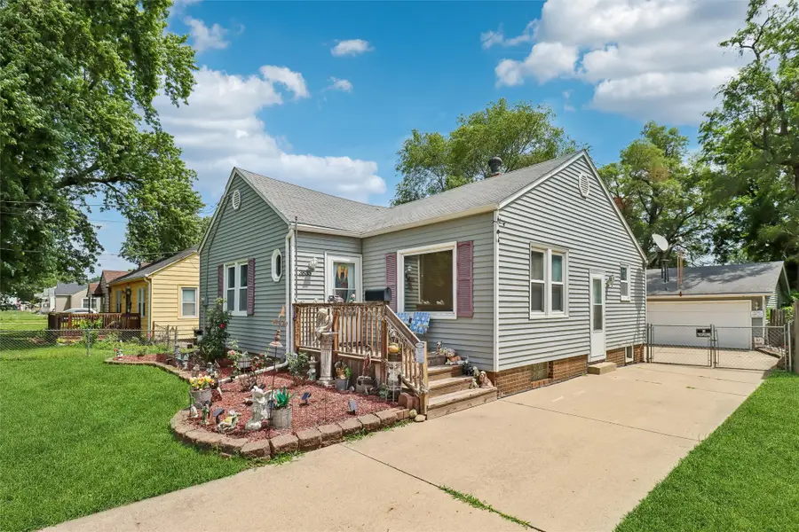 3835 E 8th Street, Des Moines, IA 50316 - #3
